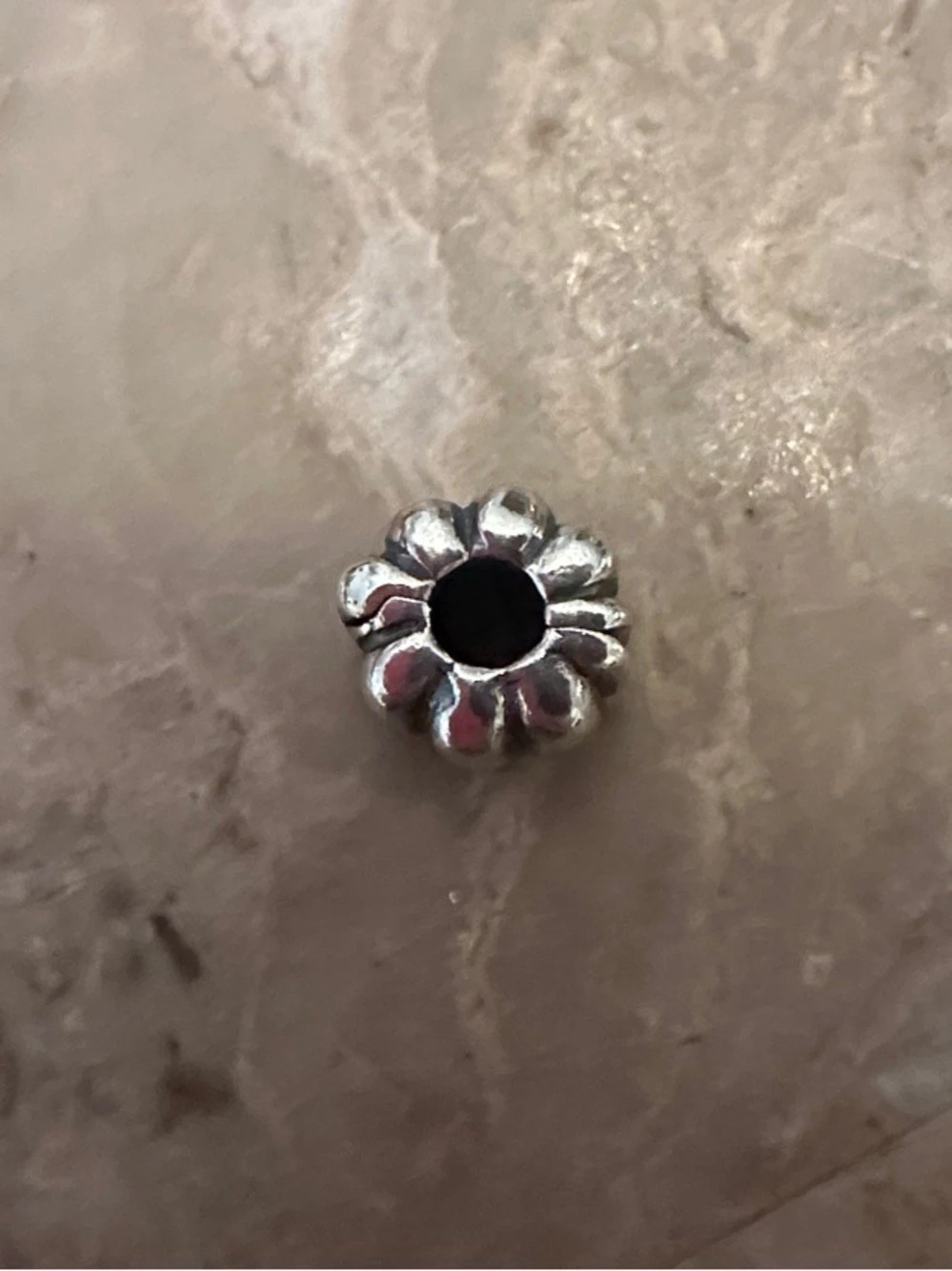 Pandora Ribbed Clip Charm - Picture 3 of 5